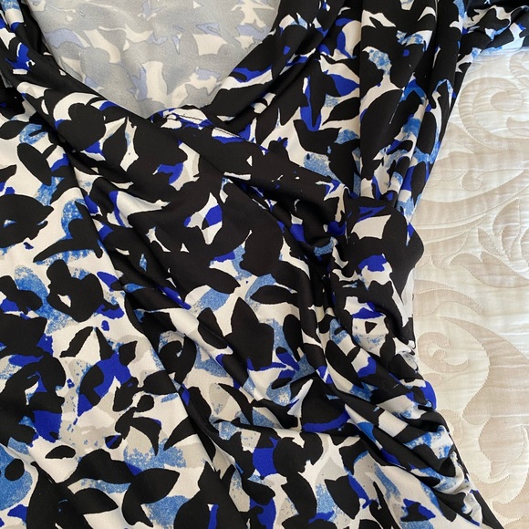 Long sleeve, ruched at waist cross over top. XL pretty print, great condition - Picture 4 of 7